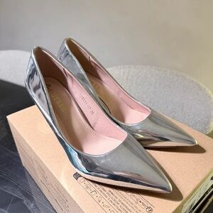Stylish Silver Pointed-Toe Women’s Pumps